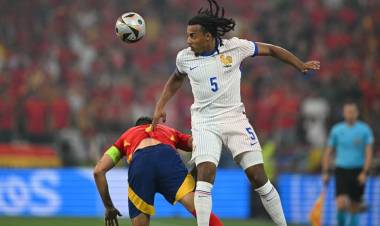 A LOS ECONOMISTAS TROLLS DE MILEI LOS DESMIENTEN HASTA LAS ESTRELLAS DEL FÚTBOL