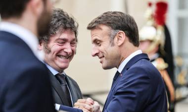EL TUIT DE VILLARRUEL CONTRA FRANCIA, EJE DEL ENCUENTRO ENTRE MILEI Y MACRON EN PARÍS