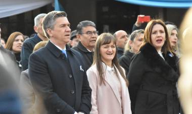 73° ANIVERSARIO DE LA PROVINCIALIZACIÓN: ALUMNOS DE 4° GRADO PROMETIERON LEALTAD A LA BANDERA DEL CHACO