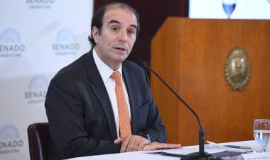 UN CUESTIONADO CANDIDATO A CORTESANO CON MÁS EVASIVAS QUE DEFINICIONES 
