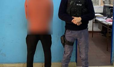 VIOLENCIA DE GÉNERO: LO ATRAPARON EN EL CAJERO AUTOMÁTICO AL LADO DE LA COMISARÍA