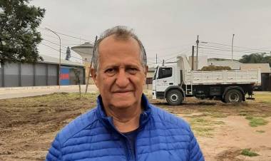 LA MUNICIPALIDAD DE VILLA ÁNGELA REALIZA TRABAJOS DE RELLENO Y COMPACTACIÓN EN CINCO CUADRAS DE LA CALLE PADRE DRASICH
