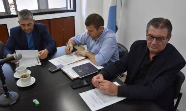 DESPACHO DIVIDIDO EN LA COMISIÓN DE INDUSTRIA 