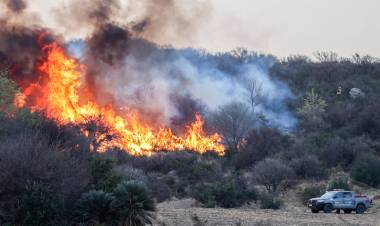 CÓRDOBA EN ALERTA CON TRES FOCOS DE INCENDIO TODAVÍA ACTIVOS