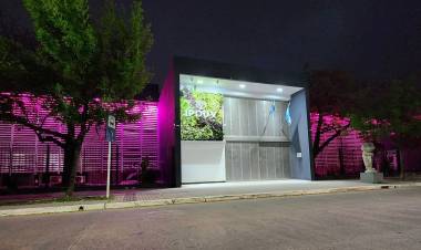CÁNCER DE MAMA: DURANTE EL MES DE OCTUBRE EL EDIFICIO DEL IPDUV SE ILUMINA DE ROSA