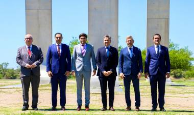“VENIMOS A RATIFICAR NUESTRO COMPROMISO PARA EL CRECIMIENTO Y EL DESARROLLO DE LA REGIÓN LITORAL”, DIJO EL GOBERNADOR ZDERO