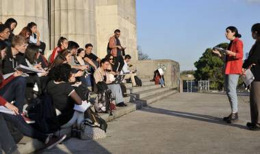 ROTUNDO ACATAMIENTO DE LOS DOCENTES EN EL PRIMER DÍA DEL PARO DE 48 HORAS
