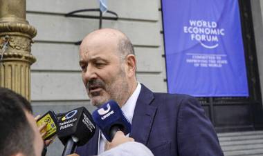 STURZENEGGER PIDIÓ A LOS ORGANISMOS DEL ESTADO QUE INTIMEN A JUBILARSE A UNOS 10 MIL EMPLEADOS PÚBLICOS 