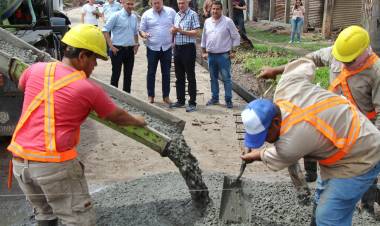 RESISTENCIA: EL GOBERNADOR ZDERO Y EL INTENDENTE ROY NIKISCH CONSTATARON EL AVANCE DE OBRAS DE PAVIMENTACIÓN EN VILLA SAN MARTÍN