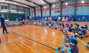 POLIDEPORTIVO JAIME ZAPATA: INICIÓ HOY, EL PRIMER TURNO DE LA COLONIA DE VACACIONES