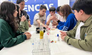 EN EL MARCO DE “APRENDER EN VERANO” CONTINÚA “VERANO TECNOLÓGICO" EN LA PLAZA 25 DE MAYO Y EN EDUCAR LAB EN FONTANA