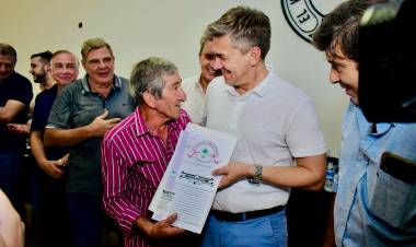 VILLA BERTHET: EL GOBERNADOR ZDERO ENTREGÓ TÍTULOS Y FINANCIAMIENTO DE FONDOS DE LA LEY DE BOSQUES A PRODUCTORES