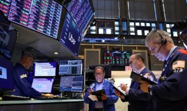 FEBRERO FUE UN MES NEGRO PARA LOS MERCADOS Y LOS OPERADORES ESPERAN SEÑALES CONCRETAS DEL ACUERDO CON EL FMI