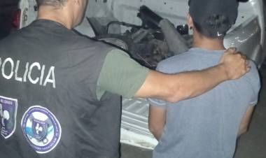LO ATRAPARON EN EL ACTO: DESARMABA UNA MOTO SUSTRAÍDA PARA VENDERLA POR PARTES
