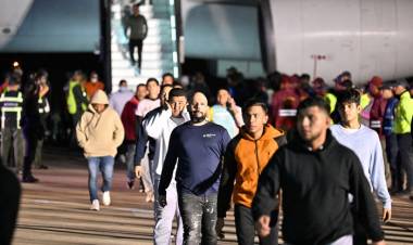 TRUMP PONE FIN AL "PAROLE HUMANITARIO" Y DEJA EN RIESGO DE DEPORTACIÓN A MILES DE MIGRANTES