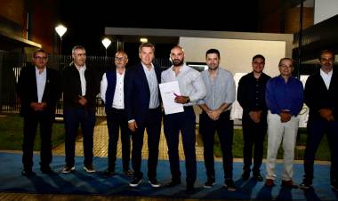 EL GOBERNADOR ZDERO INAUGURÓ COMPLEJO HABITACIONAL CON 32 DEPARTAMENTOS EN SÁENZ PEÑA
