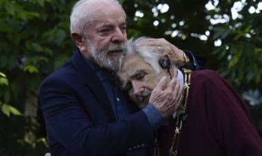 LAMENTO LATINOAMERICANO POR LA MUERTE DE PEPE MUJICA