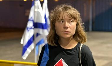 TRAS INTERCEPTAR EL BARCO CON AYUDA HUMANITARIA PARA GAZA, ISRAEL DEPORTÓ A GRETA THUNBERG 