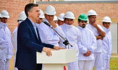 HISTÓRICO: EL GOBERNADOR ZDERO PUSO EN MARCHA EL FRIGORÍFICO CAPRINO CHAQUEÑO