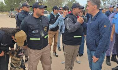 FUERTE ESPERANZA: EL GOBERNADOR ENTREGÓ NUEVOS PATRULLEROS Y UNA LANCHA PARA REFORZAR LA SEGURIDAD EN EL IMPENETRABLE