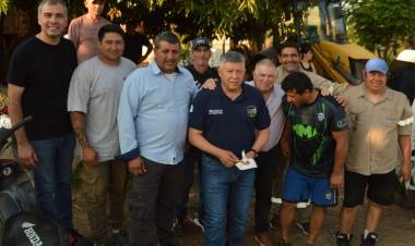 FONTANA: TRAS 15 AÑOS DE PROMESAS Y MENTIRAS, SAMEEP LLEVÓ AGUA POTABLE AL BARRIO EL GUINCHE