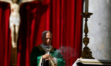 LOS POBRES DEBEN ESTAR EN EL CENTRO DE LA ATENCIÓN DE LA IGLESIA, SEGÚN LEÓN XIV