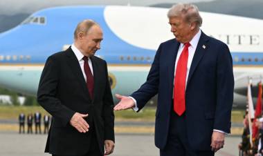 TRUMP Y PUTIN ACUERDAN UNA SEGUNDA CUMBRE PARA NEGOCIAR EL FIN DEL CONFLICTO EN UCRANIA