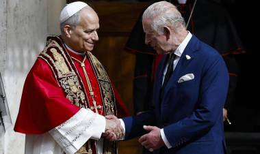 EL PAPA LEÓN XIV REZA JUNTO AL REY CARLOS III EN UN OFICIO INÉDITO DESDE EL CISMA ANGLICANO