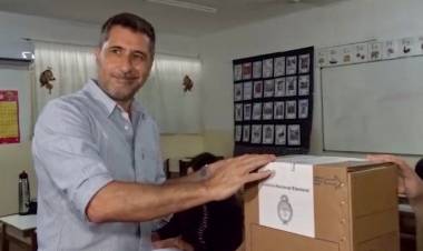 VOTÓ GUILLERMO AGÜERO Y LLAMÓ A PARTICIPAR MASIVAMENTE EN LAS URNAS