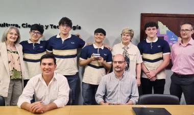 EDUCACIÓN RECIBIÓ A ESTUDIANTES DE LA EET 33, GANADORES EN LAS OLIMPIADAS NACIONALES DE INFORMÁTICA, INNOVACIÓN, ELECTRÓNICA Y TECNOLOGÍA