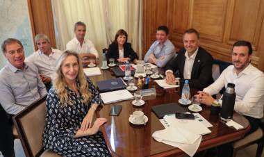 EL PRÓXIMO DESAFÍO DEL GOBIERNO: DELINEAR LA AGENDA LEGISLATIVA CON LA MESA POLÍTICA