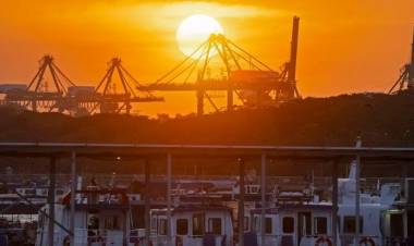 EL ESTRECHO DE ORMUZ, RUTA CLAVE PARA EL COMERCIO DEL PETRÓLEO, FUE CERRADO NUEVAMENTE