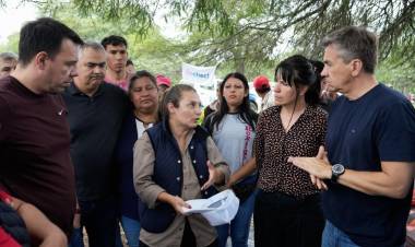 ESTE DOMINGO: EL GOBERNADOR ZDERO LLEGÓ A COMANDANCIA FRÍAS PARA SEGUIR DE CERCA LA ASISTENCIA A FAMILIAS AFECTADAS POR LAS INUNDACIONES