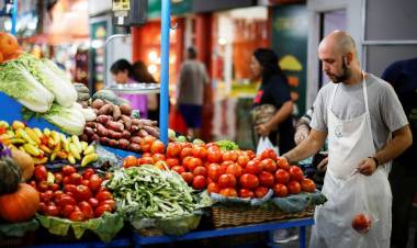 ¿HORA DEL VEGETARIANISMO?: FRUTAS Y VERDURAS BAJAN, LA CARNE Y EL IPC SUBEN