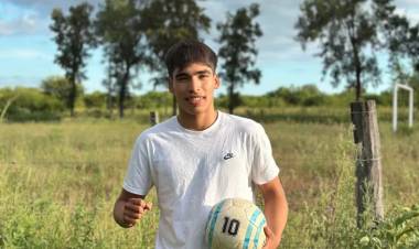 TIENE 18 AÑOS, ENTRENA EN EL MONTE CHAQUEÑO Y VA A JUGAR UN MUNDIAL EN MÉXICO