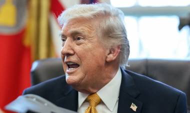 TRUMP ANUNCIÓ UNA PAUSA PARA GUIAR BARCOS A SALIR DEL ESTRECHO DE ORMUZ