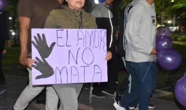 NI UNA MENOS: CONCEJALES PARTICIPARON DE LA CONCENTRACIÓN EN LA PLAZA CENTRAL DE VILLA ÁNGELA