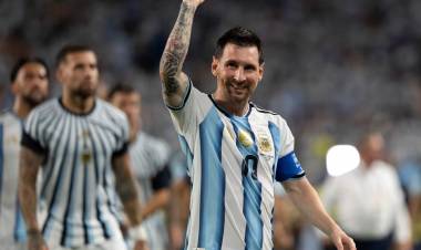 MESSI BROMEÓ CON LOS JUGADORES DE CABO VERDE: "ME PIDIERON LA CAMISETA, ADENTRO ME CAGAN A PATADAS"