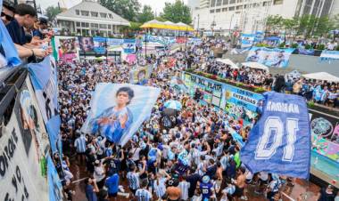 CAOS A HORAS DE LA FINAL: ARGENTINOS VARADOS Y REVENTAS IMPOSIBLES PARA VER A LA SELECCIÓN