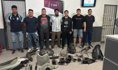 ENCONTRARON UNA MOTO DESARMADA ESCONDIDA EN UN BALDÍO Y BUSCAN DETERMINAR SU ORIGEN