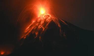 GUATEMALA DECLARÓ LA ALERTA NARANJA POR LA ERUPCIÓN DEL VOLCÁN DE FUEGO