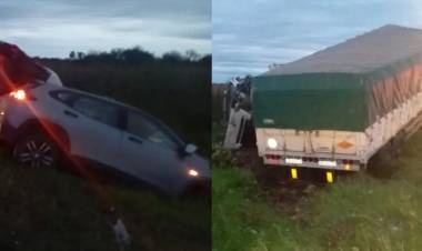 UNA MUJER MURIÓ TRAS UN TRIPLE CHOQUE ENTRE DOS CAMIONES Y UNA CAMIONETA EN MACHAGAI