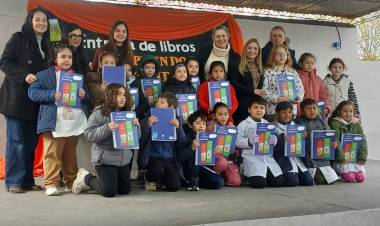 CON 75.000 NUEVOS LIBROS, EDUCACIÓN AVANZA CON LA DISTRIBUCIÓN DEL PROGRAMA APRENDO LEYENDO