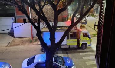 FUEGO Y HUMO EN UNA VIVIENDA: POLICÍAS ACTUARON RÁPIDAMENTE Y EVITARON QUE LAS LLAMAS AVANZARAN