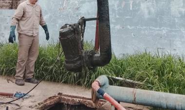 UNA BOMBA CLOACAL VUELVE A FUNCIONAR Y SAMEEP REFUERZA EL SERVICIO EN VILLA ÁNGELA