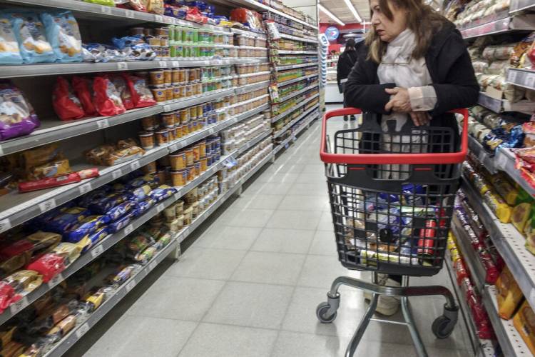 LA VENTA DE ALIMENTOS Y BEBIDAS CAYÓ UN 23 POR CIENTO