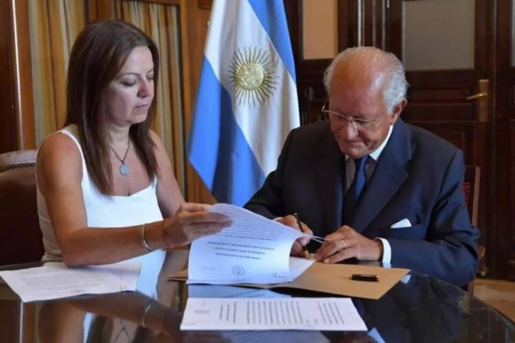 SANDRA PETTOVELLO SE ASOCIÓ AL ANTIDERECHOS ABEL ALBINO PARA REPARTIR LOS ALIMENTOS RETENIDOS