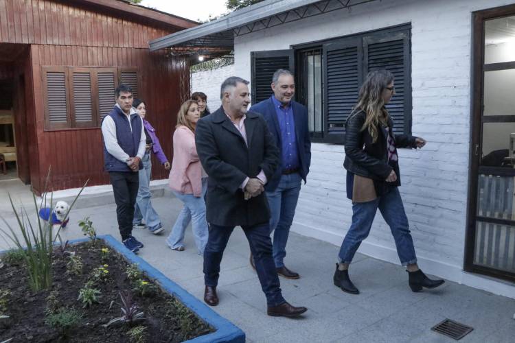 DIGNIDAD Y CALIDAD HUMANA PARA PERSONAS EN SITUACIÓN DE CALLE: BOTTERI Y GÓMEZ RECORRIERON LAS INSTALACIONES DEL NUEVO PARADOR NOCTURNO DE RESISTENCIA 