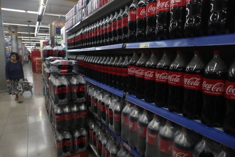 CAE FUERTE EL CONSUMO DE BEBIDAS
