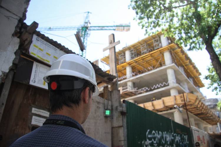 LA CONSTRUCCIÓN, EN EL POZO